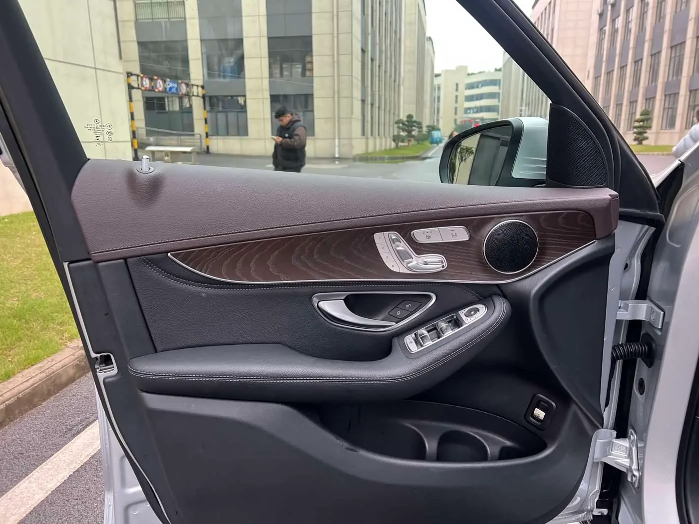 Mercedes-Benz GLC 2020 — Photo 6/20