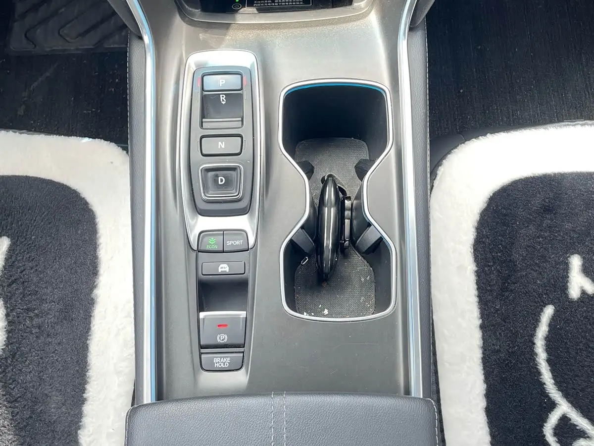 Honda Accord 2023 — Фото 17/18