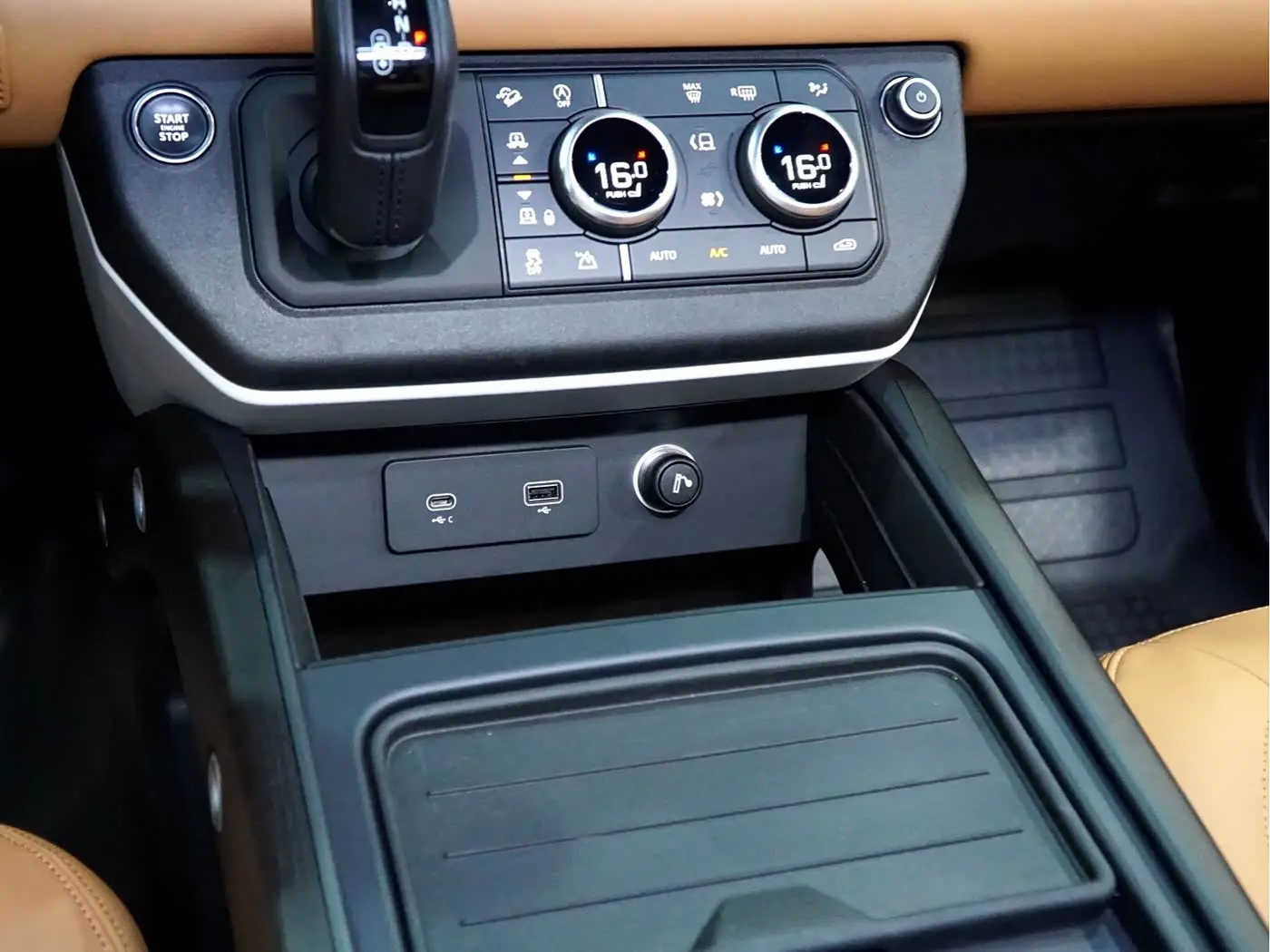 Land Rover Defender 2023 — Фото 15/20
