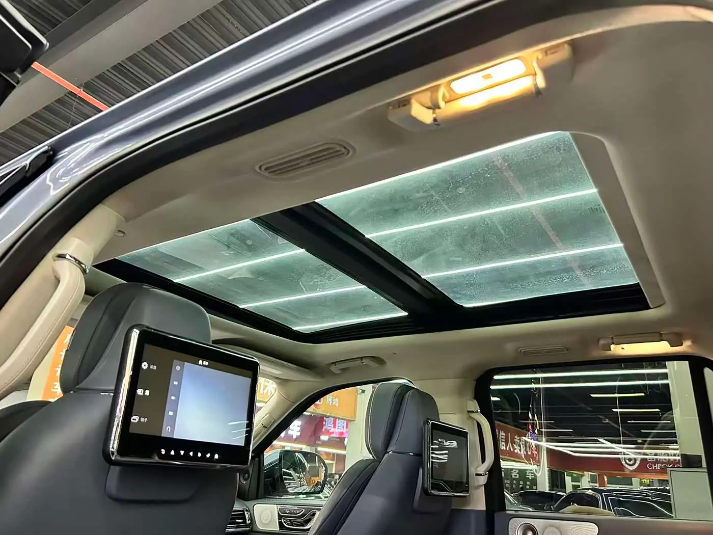 Lincoln Navigator 2018 — Şəkil 13/19