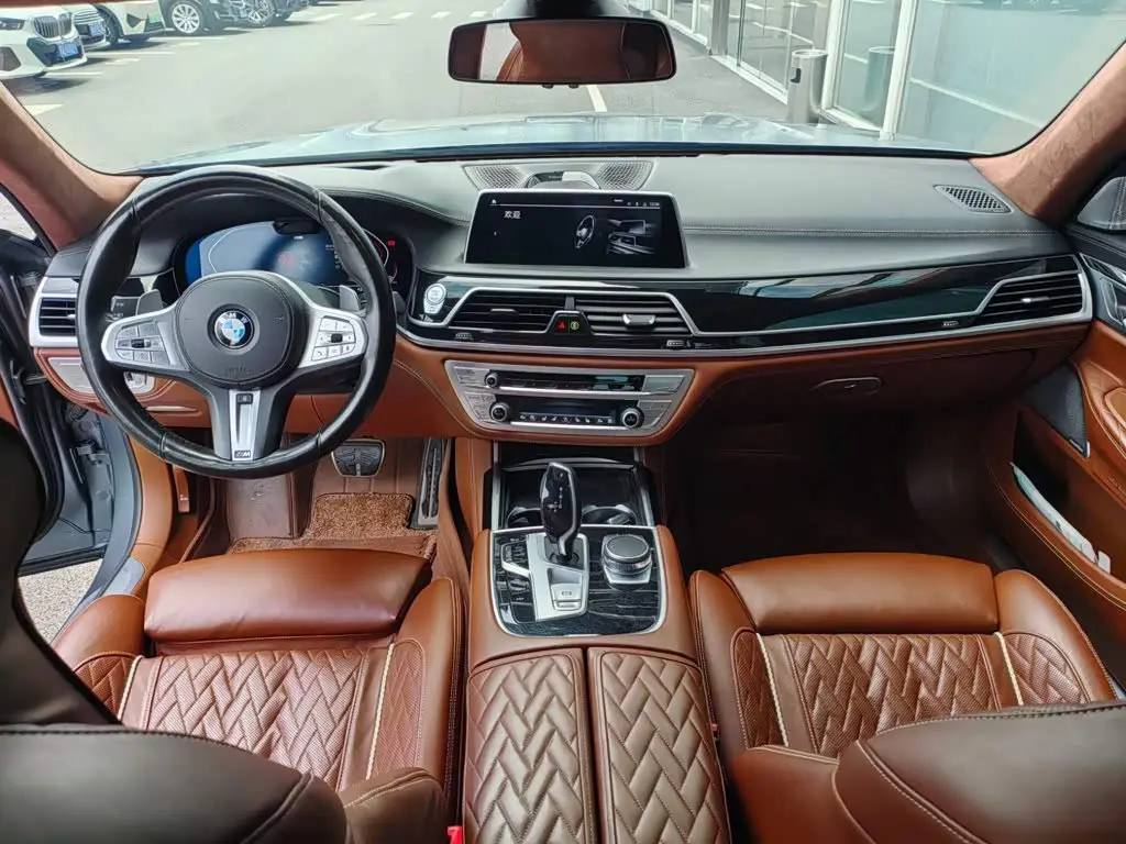 BMW 7 Series 2021 — Photo 7/9