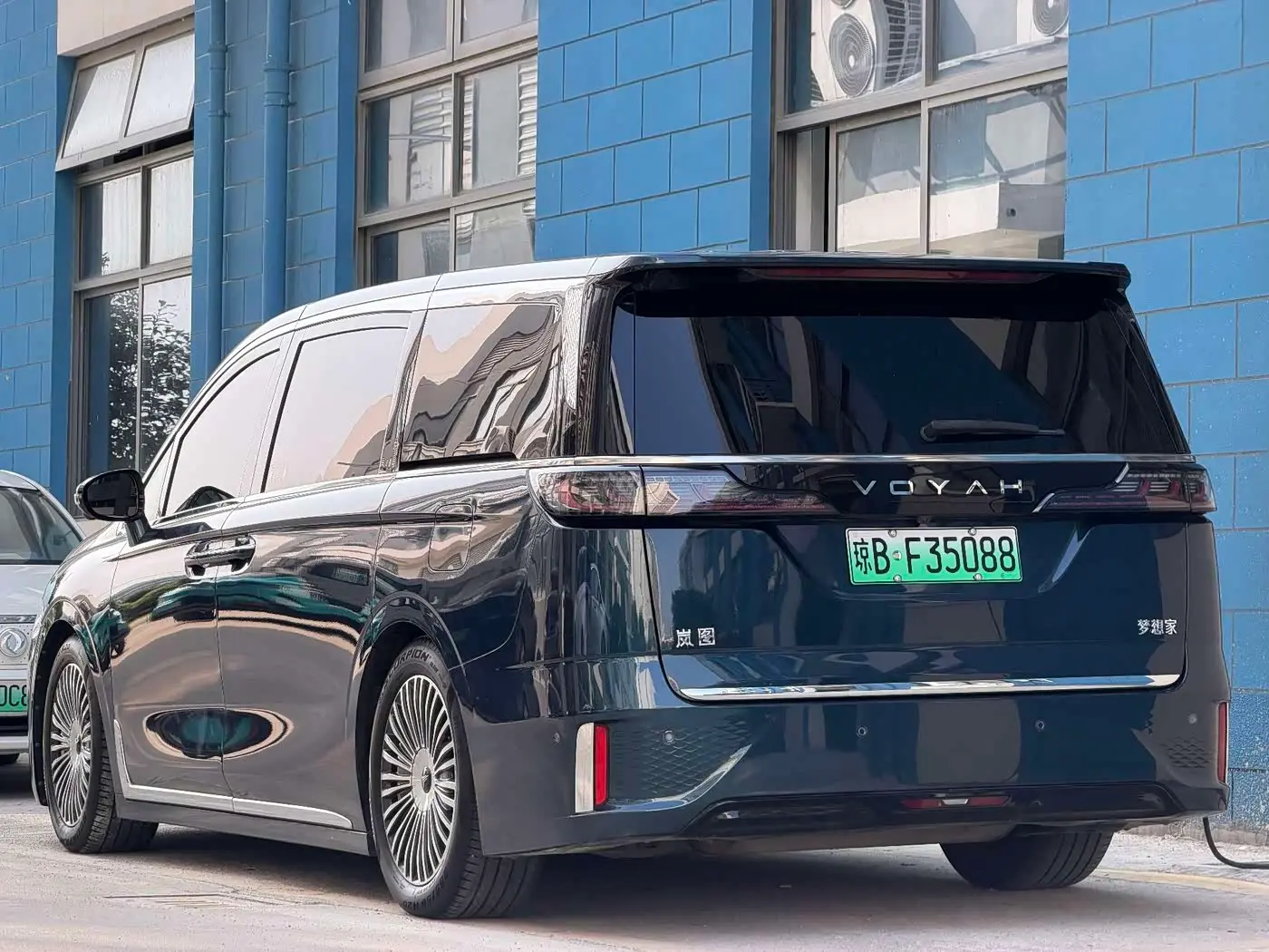 Voyah Auto Voyah Dreamer 2024 — Photo 6/10