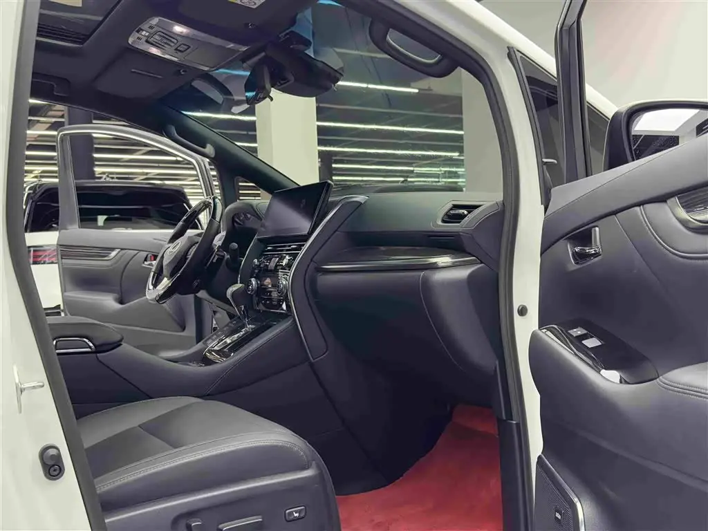 Lexus LM 2022 — Photo 10/20