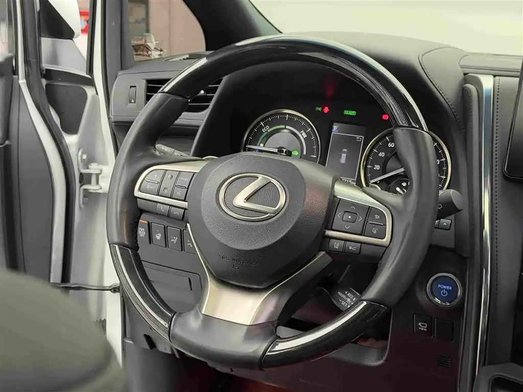 Lexus LM 2022 — Photo 16/20