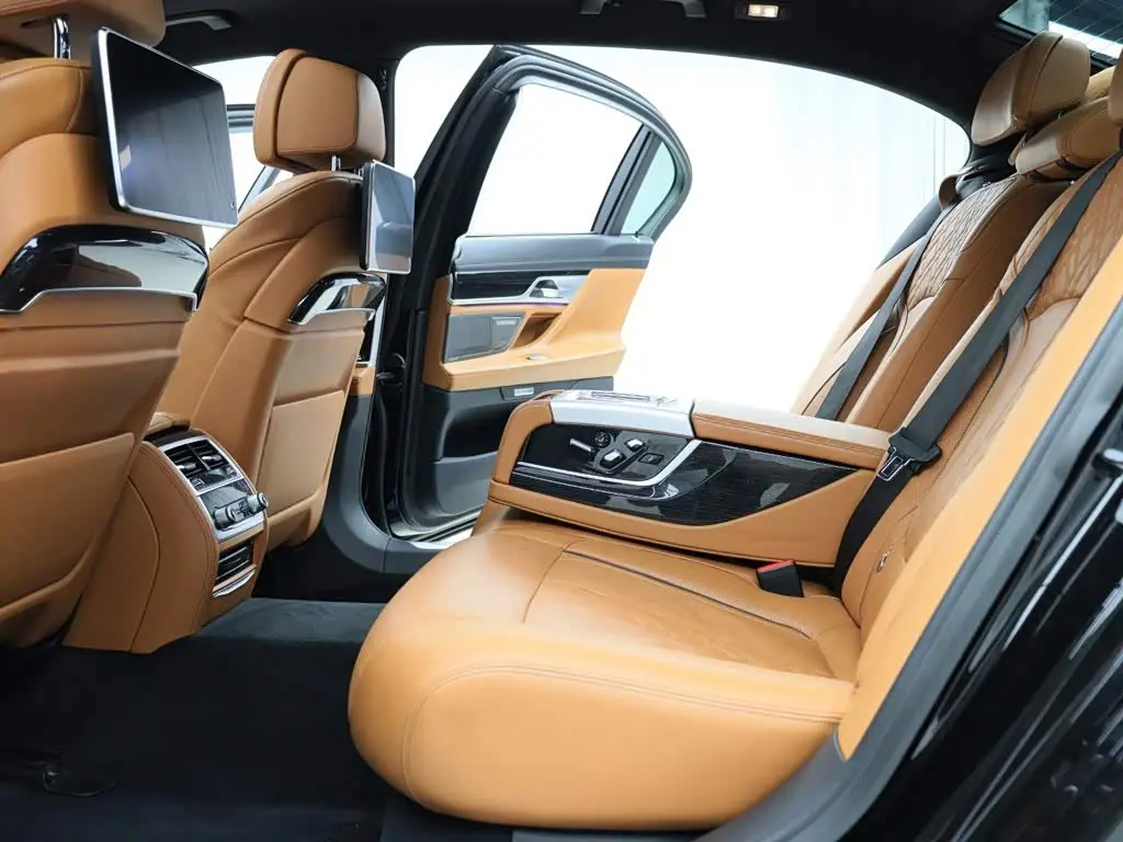 BMW 7 Series 2018 — ფოტო 7/20