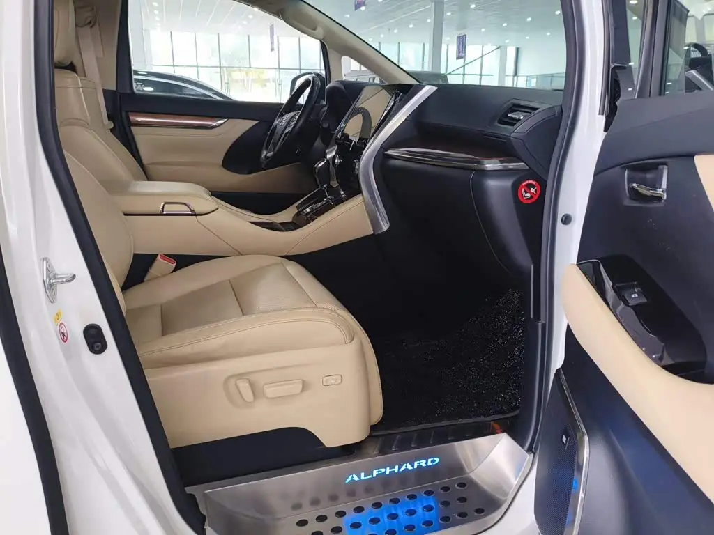 Toyota Alphard 2018 — Фото 13/18