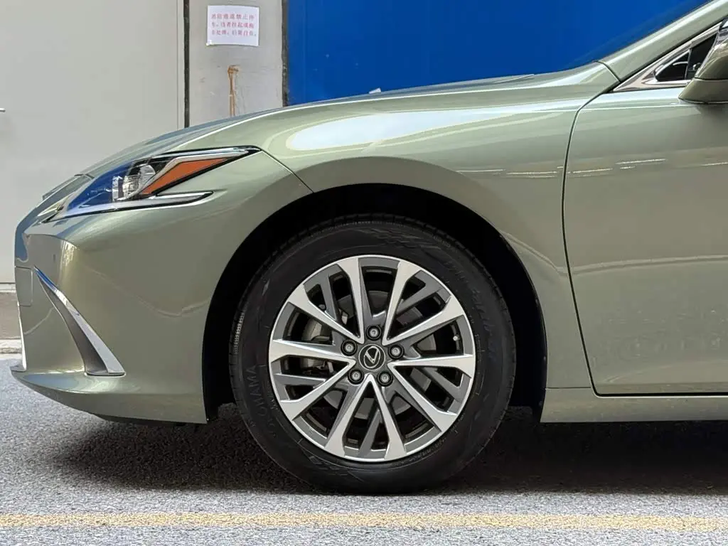 Lexus ES 2022 — Фото 6/15