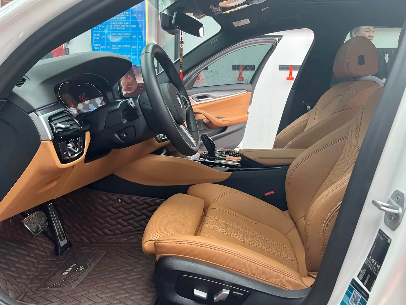 BMW 5 Series 2020 — Photo 7/9