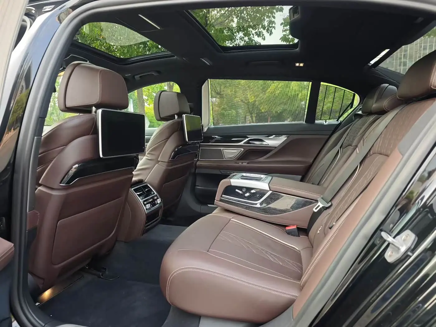 BMW 7 Series 2018 — Photo 8/20