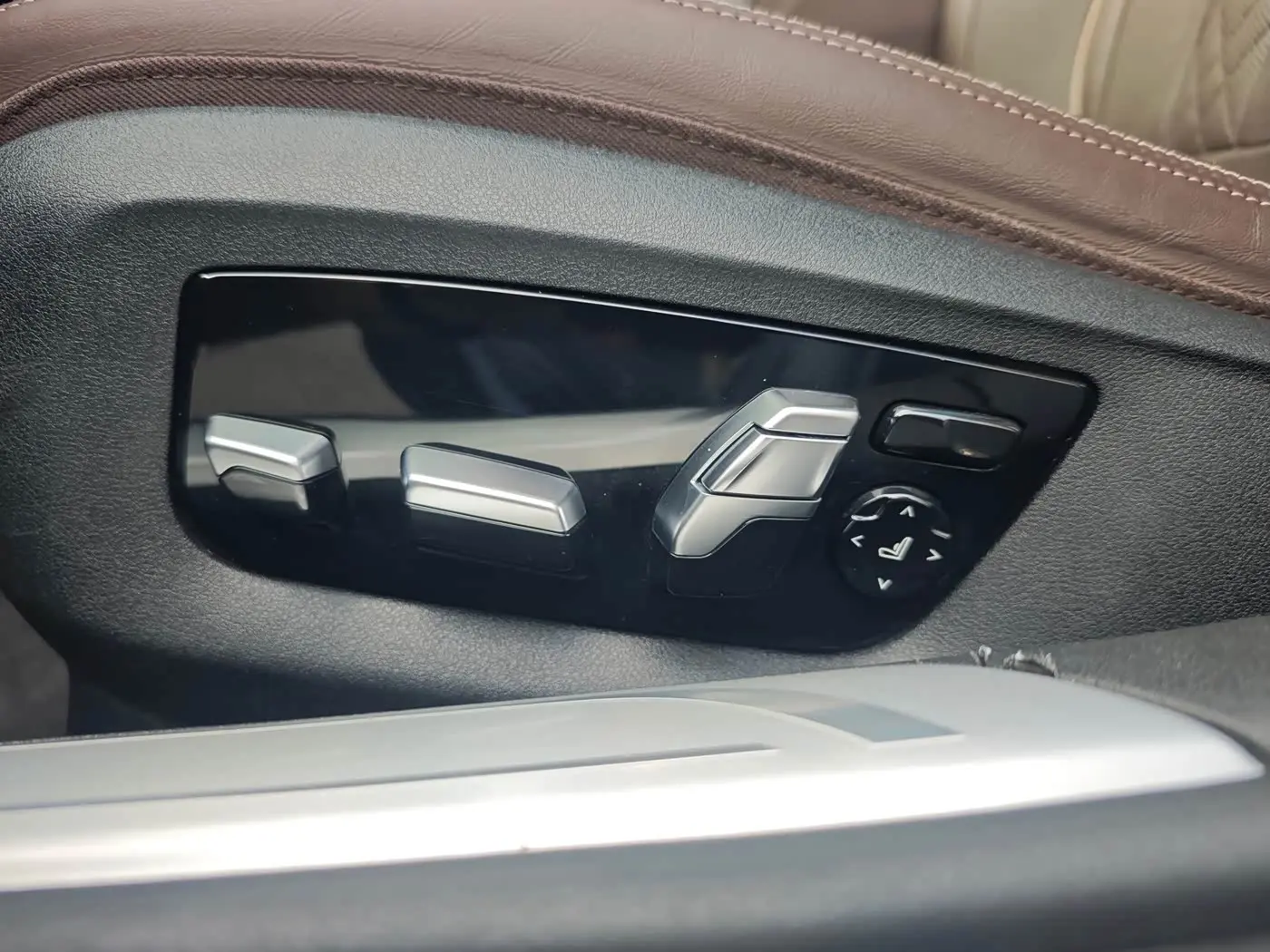 BMW 7 Series 2018 — Photo 15/20