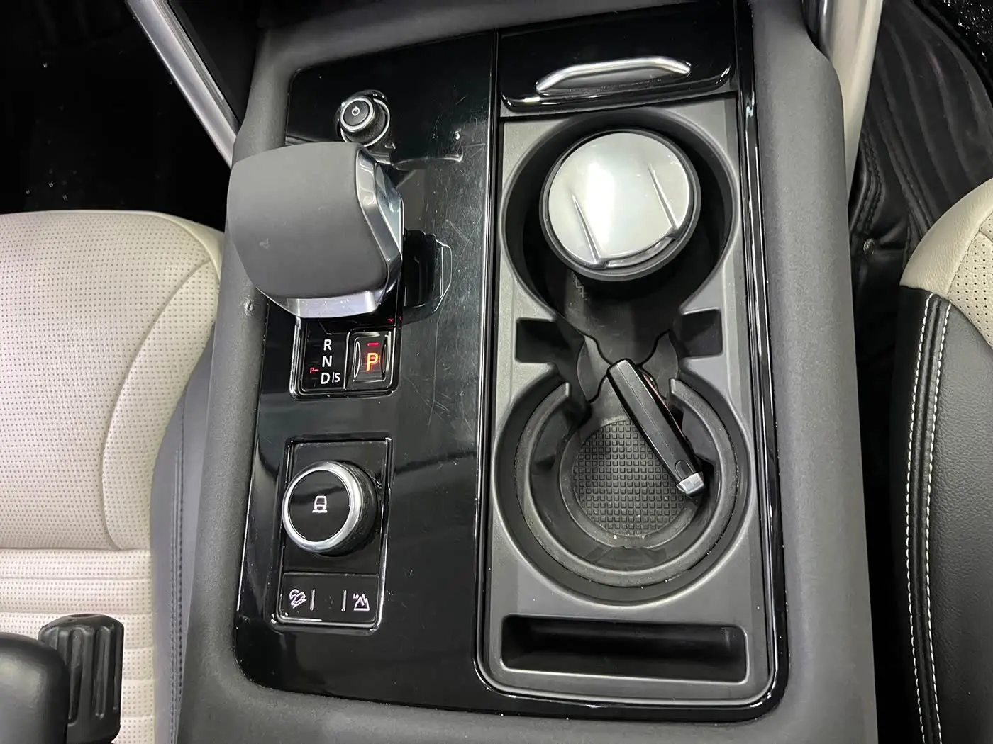 Land Rover Discovery 2021 — Photo 20/20