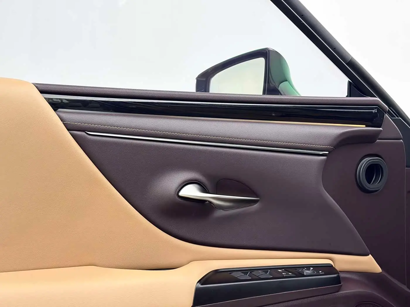 Lexus ES 2020 — Photo 8/16