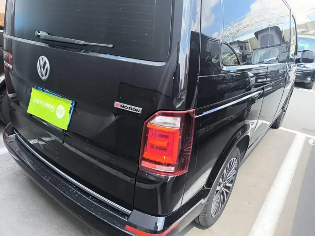 Volkswagen Multivan 2018 — Photo 8/20