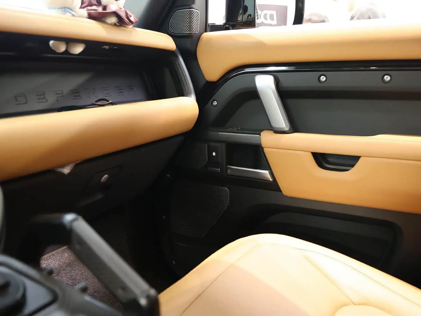Land Rover Defender 2024 — Фото 17/20
