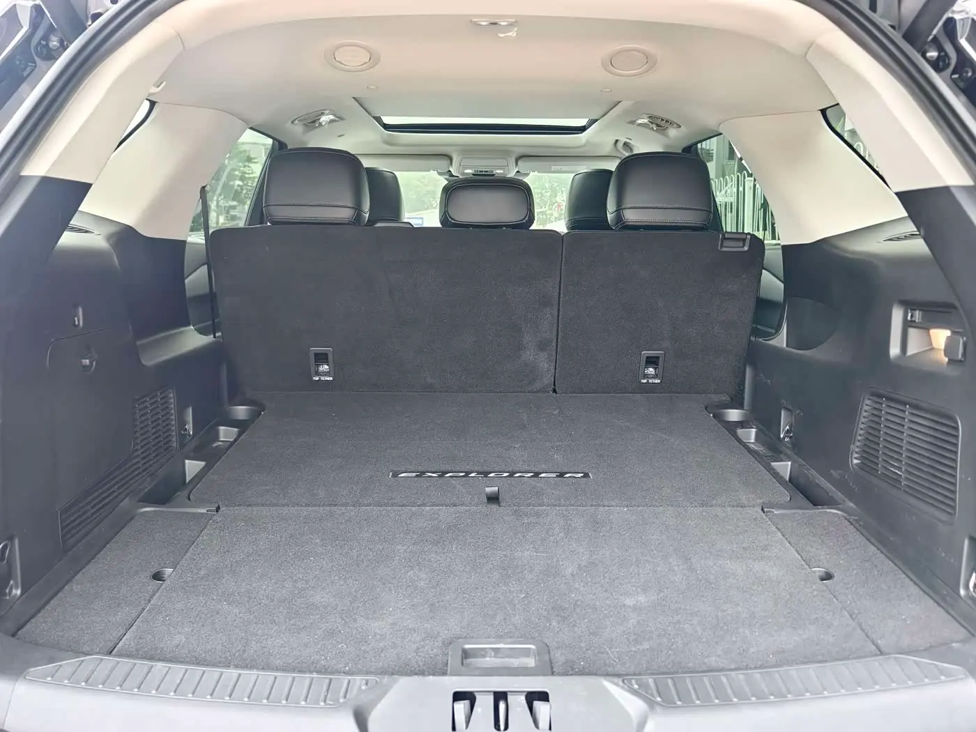 Ford Explorer 2025 — Photo 19/20