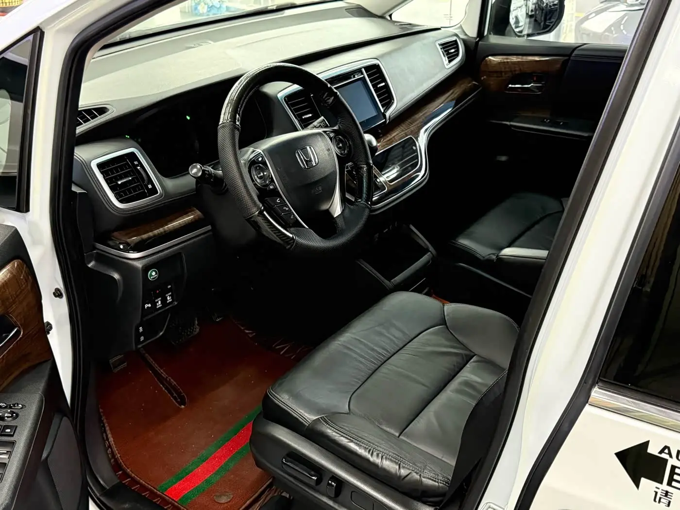 Honda Odyssey 2018 — Photo 2/15