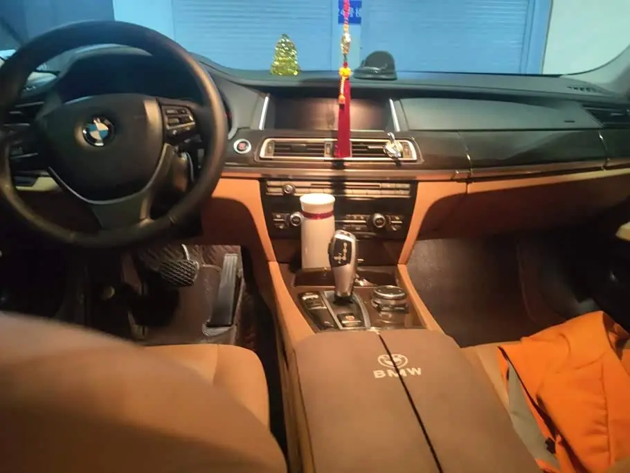 BMW 7 Series 2015 — Фото 16/16