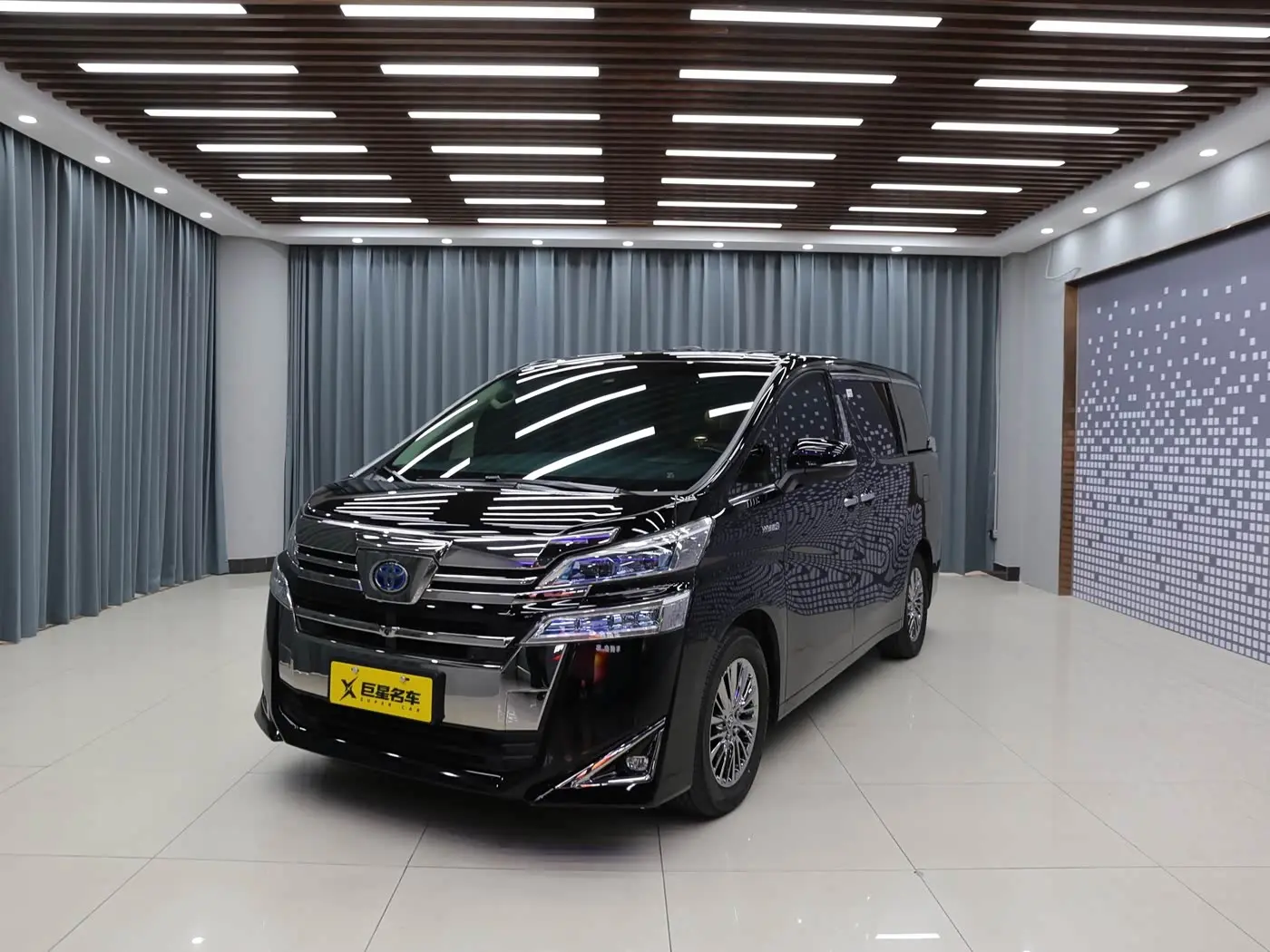 Toyota Vellfire 2020 — Şəkil 1/10