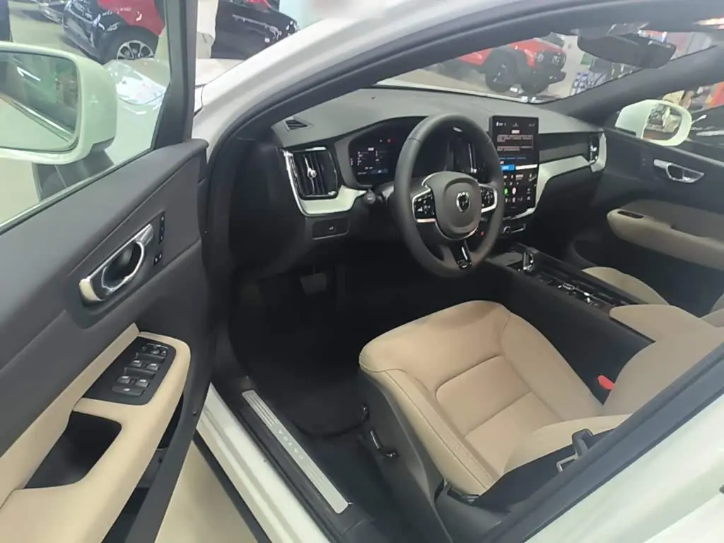 Volvo XC60 2026 — Photo 16/20