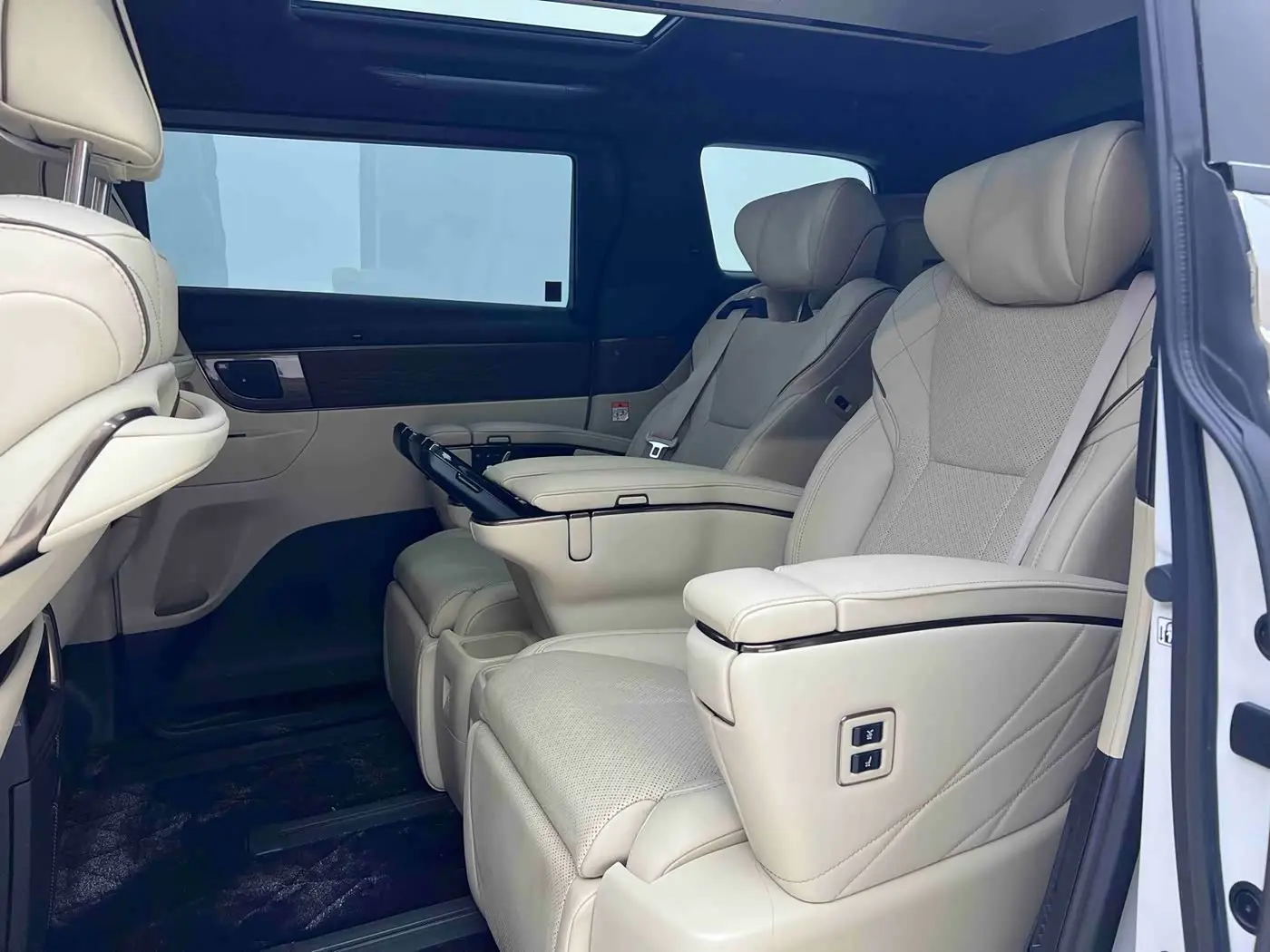 Toyota Alphard 2024 — Фото 20/20