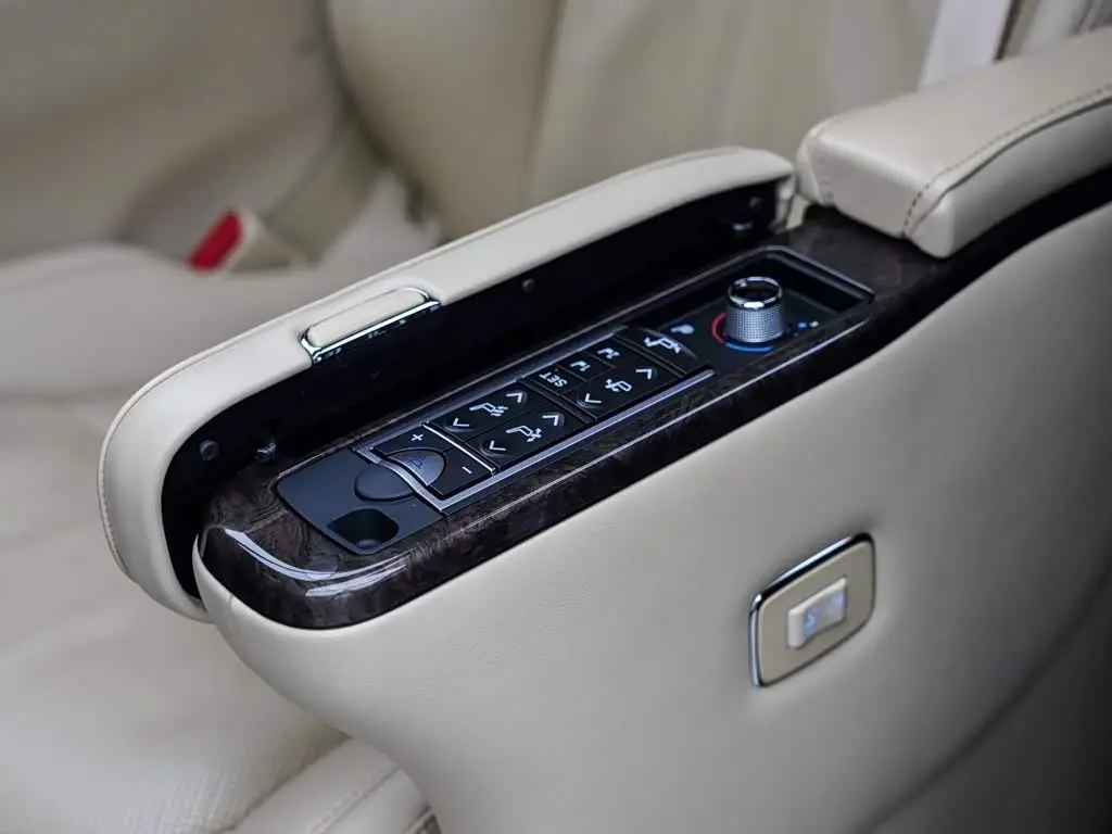 Toyota Vellfire 2021 — Photo 13/20