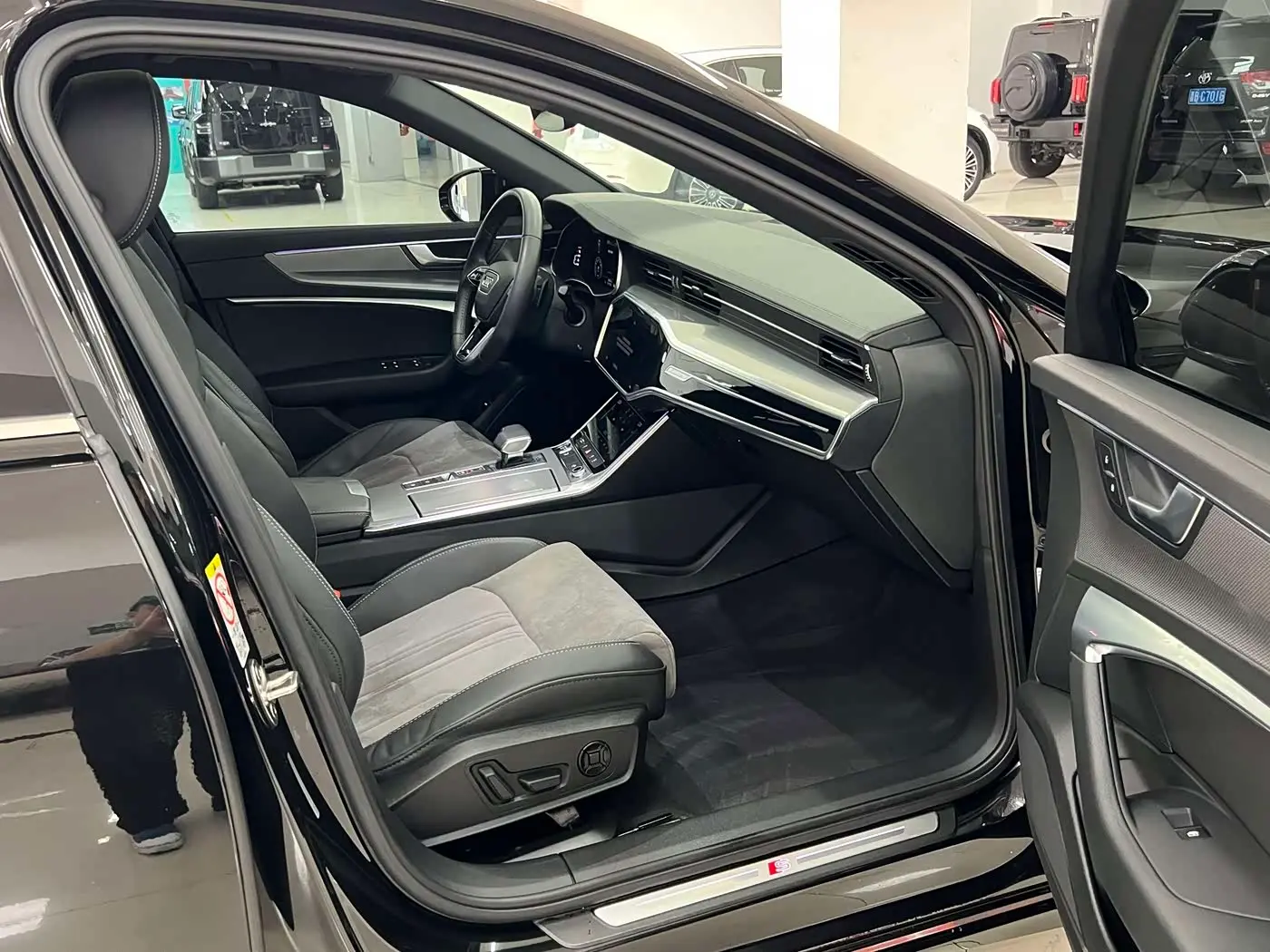 Audi A6L 2021 — Şəkil 10/18