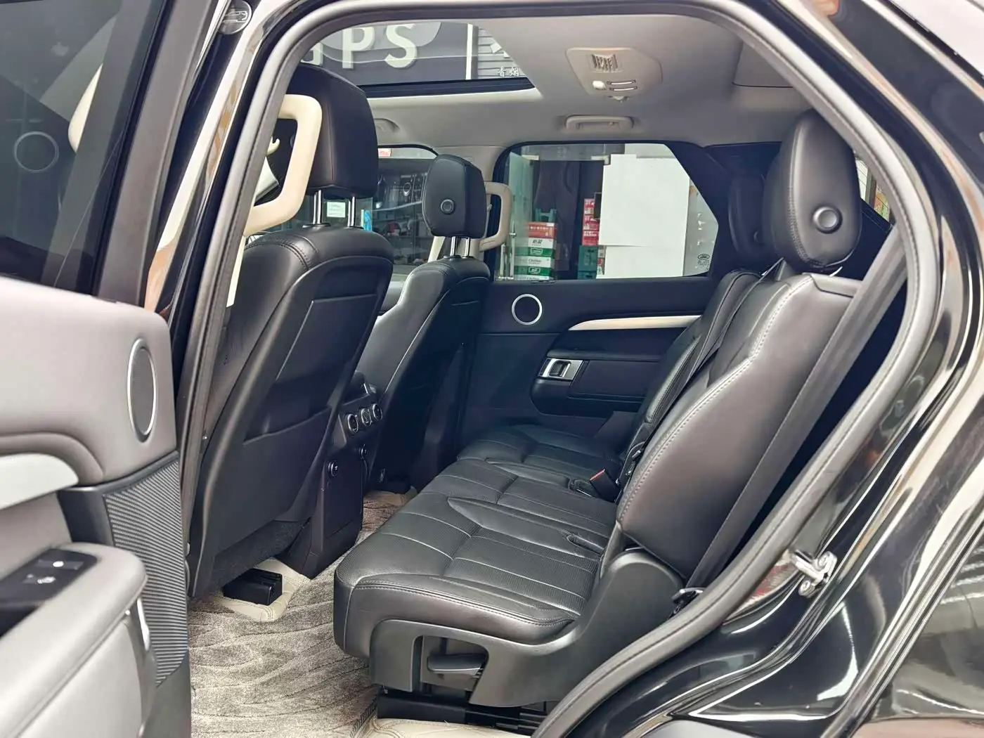 Land Rover Discovery 2020 — Фото 11/20