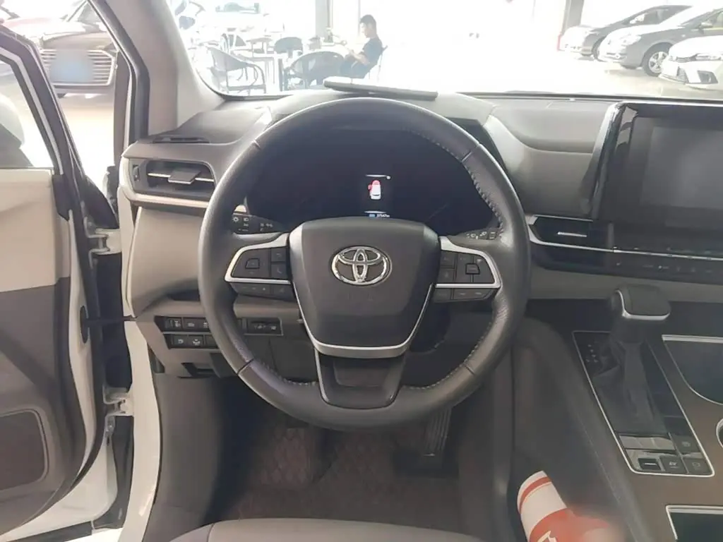 Toyota Sienna 2024 — Photo 6/19