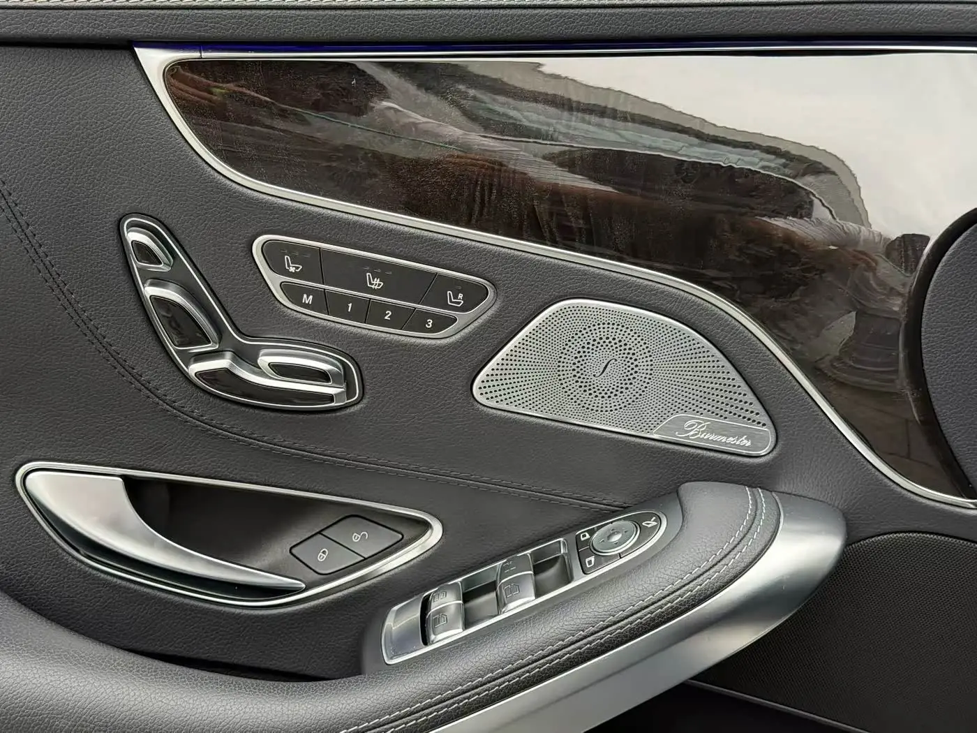 Mercedes-Benz S-Class 2019 — Photo 7/9