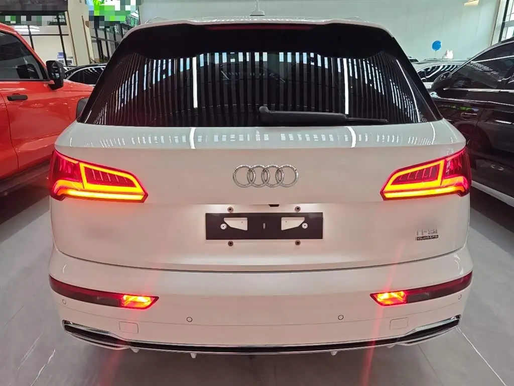 Audi Q5L 2021 — Фото 6/20