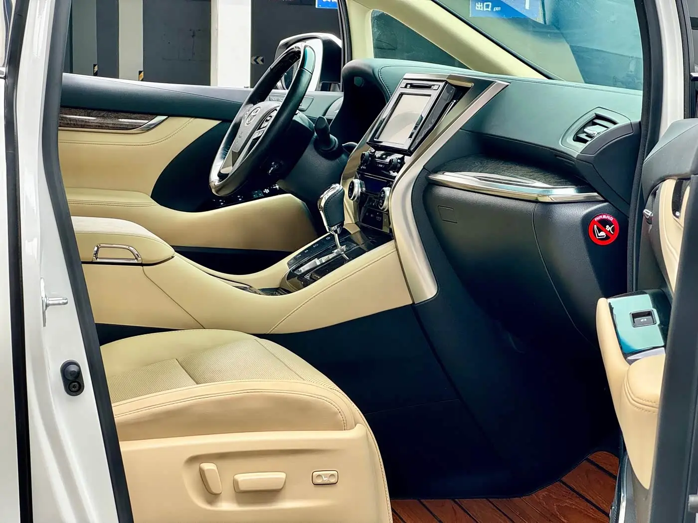Toyota Alphard 2020 — Photo 7/17
