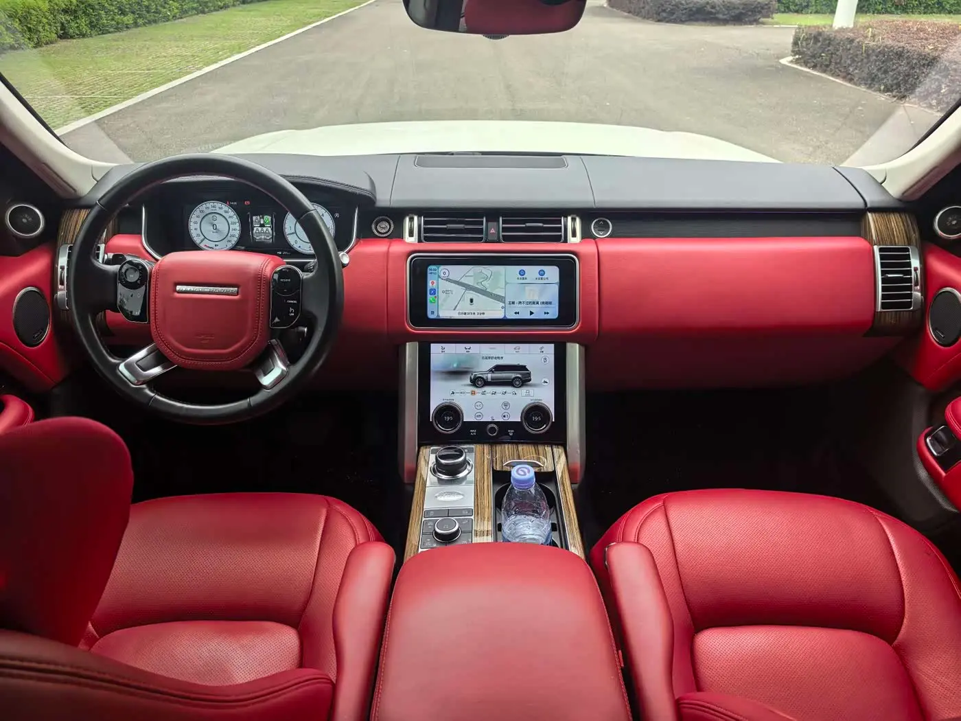 Land Rover Range Rover 2018 — Photo 10/15