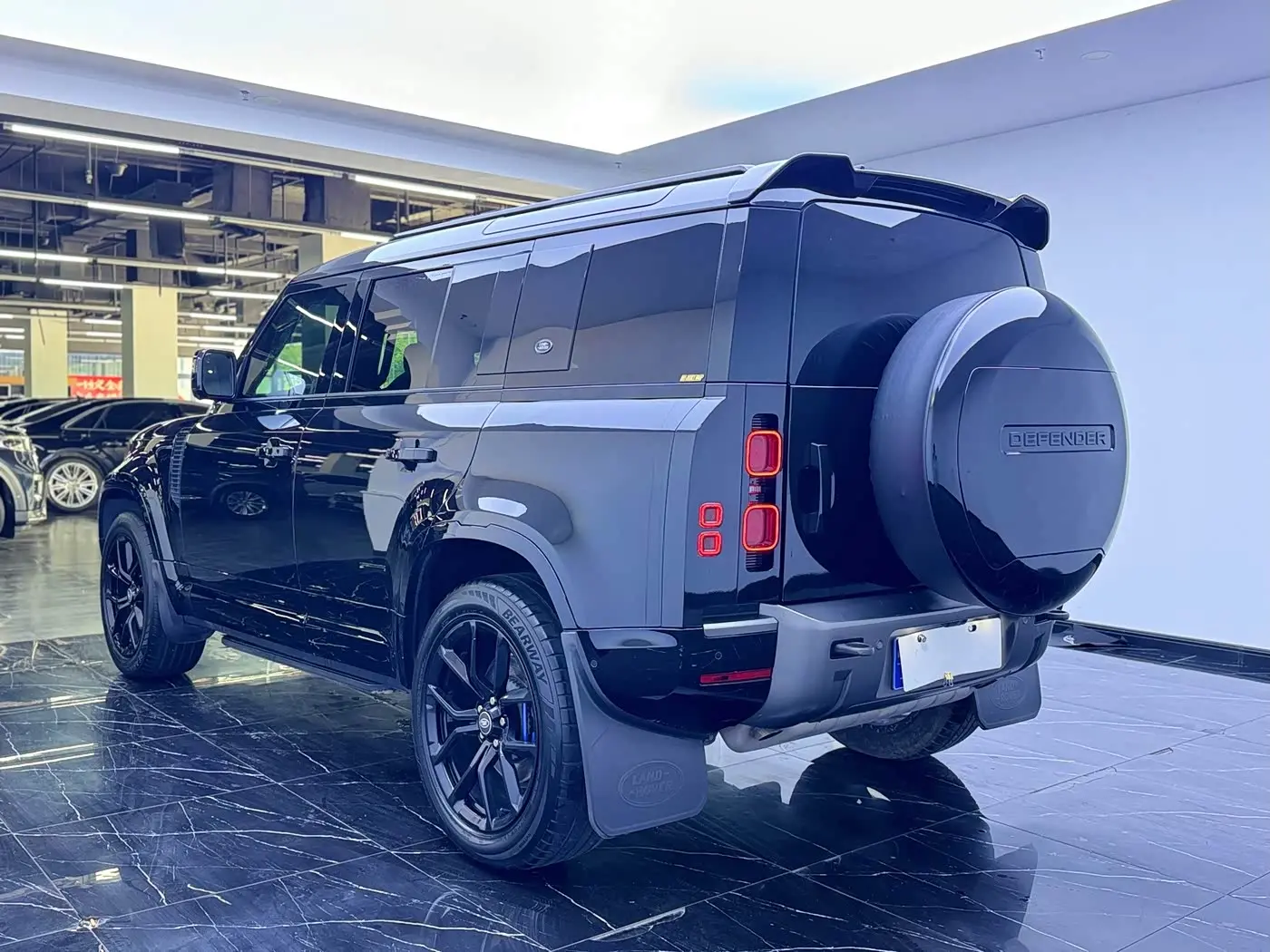 Land Rover Defender 2021 — Фото 14/16