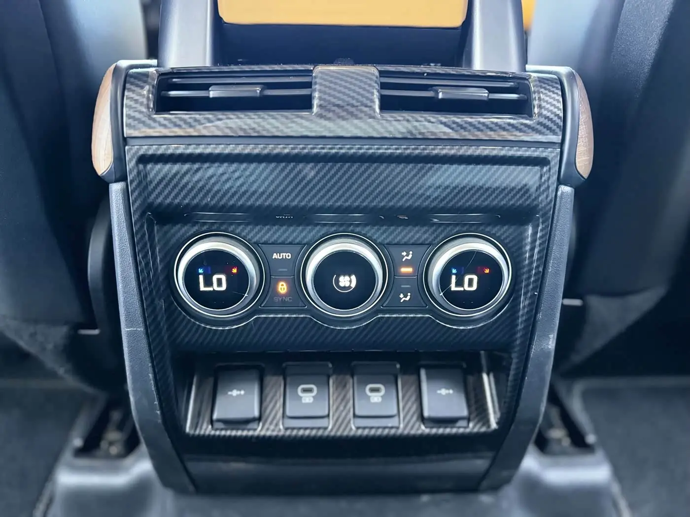 Land Rover Defender 2021 — Фото 11/16