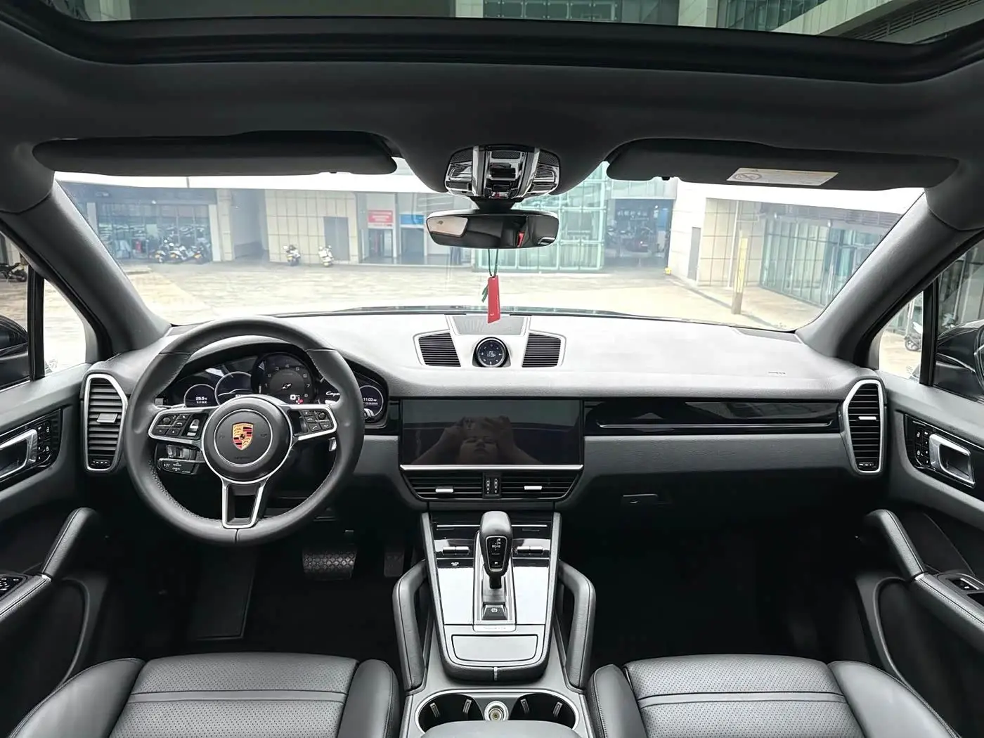 Porsche Cayenne 2019 — Фото 8/13