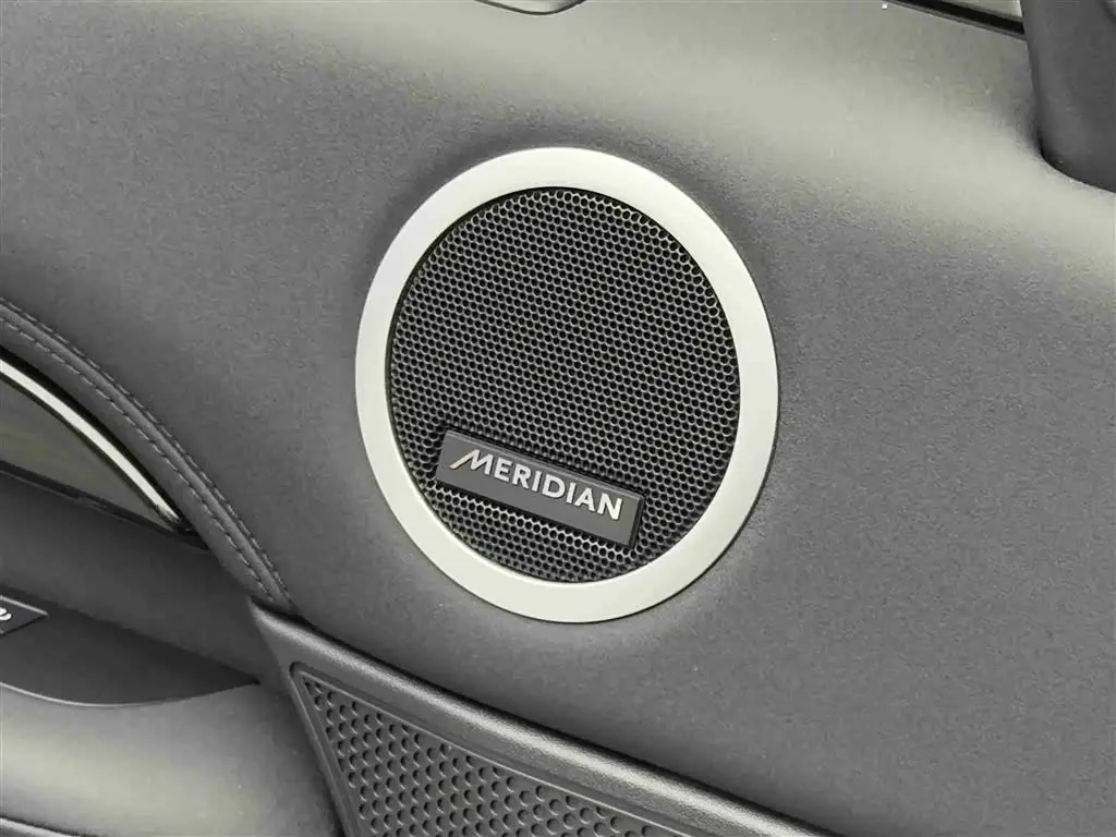 Land Rover Discovery 2024 — Photo 16/20