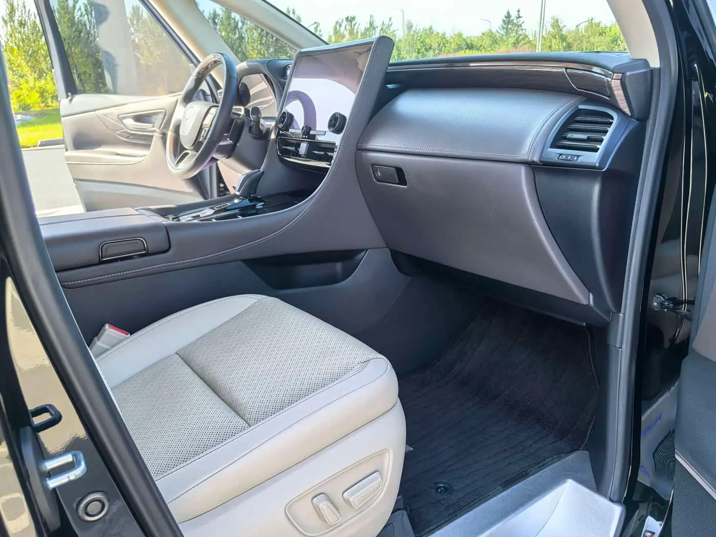 Toyota Alphard 2023 — Фото 18/20