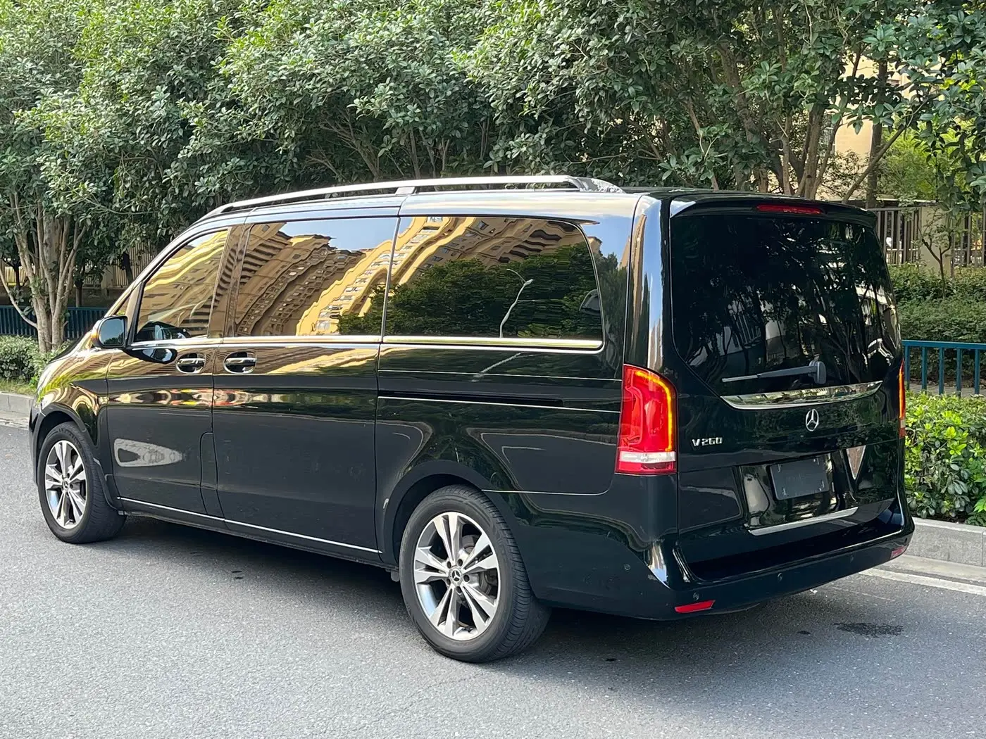 Mercedes-Benz V-Class 2020 — Фото 4/11