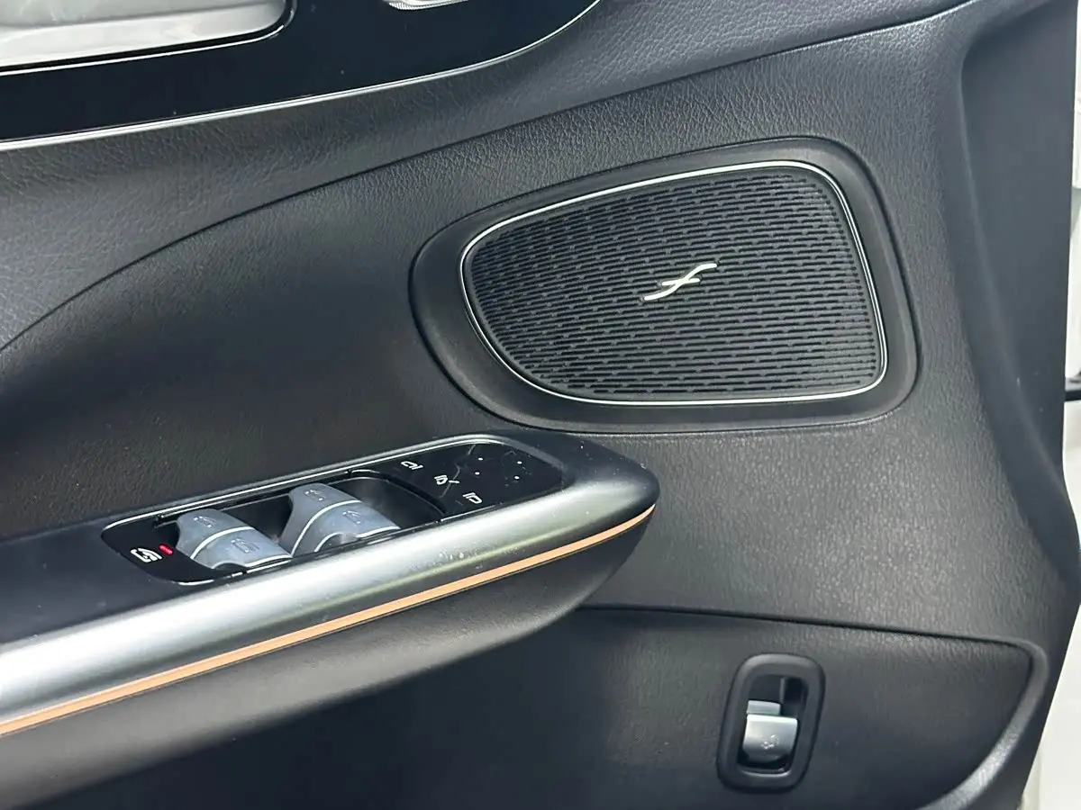 Mercedes-Benz C-Class 2023 — Фото 9/18
