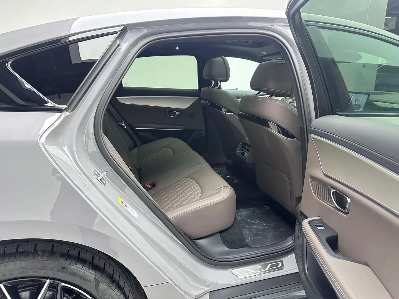BYD Han 2025 — Şəkil 11/20