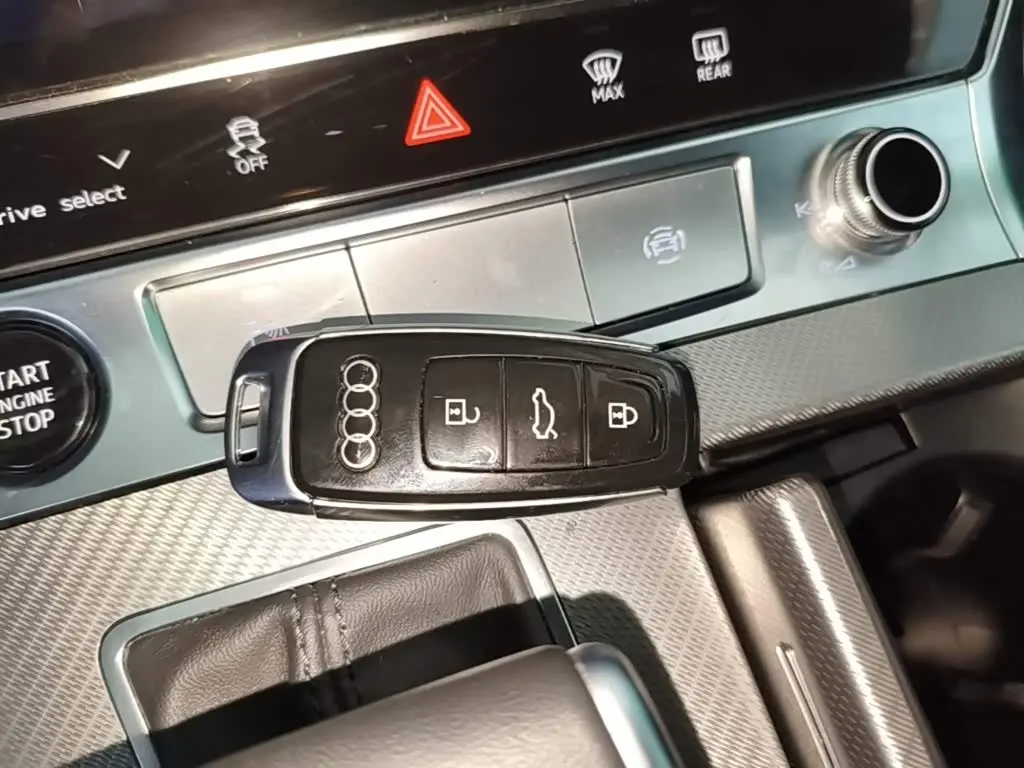 Audi A6L 2023 — Photo 9/20