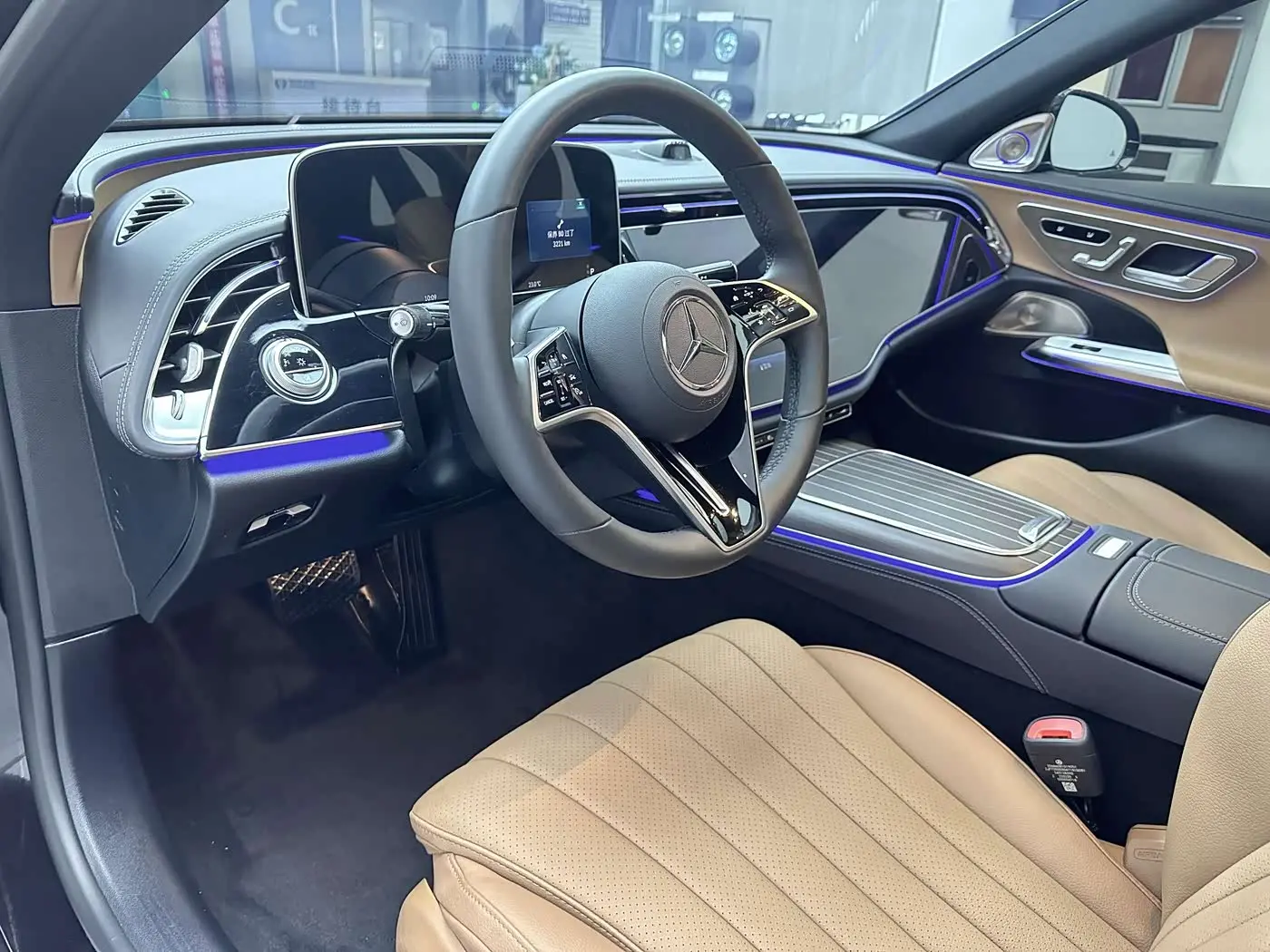 Mercedes-Benz E-Class 2025 — Фото 11/20