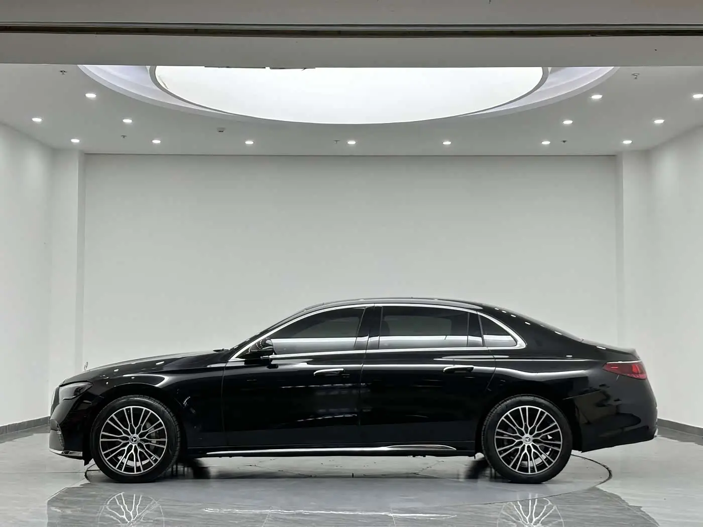 Mercedes-Benz E-Class 2025 — Фото 6/20