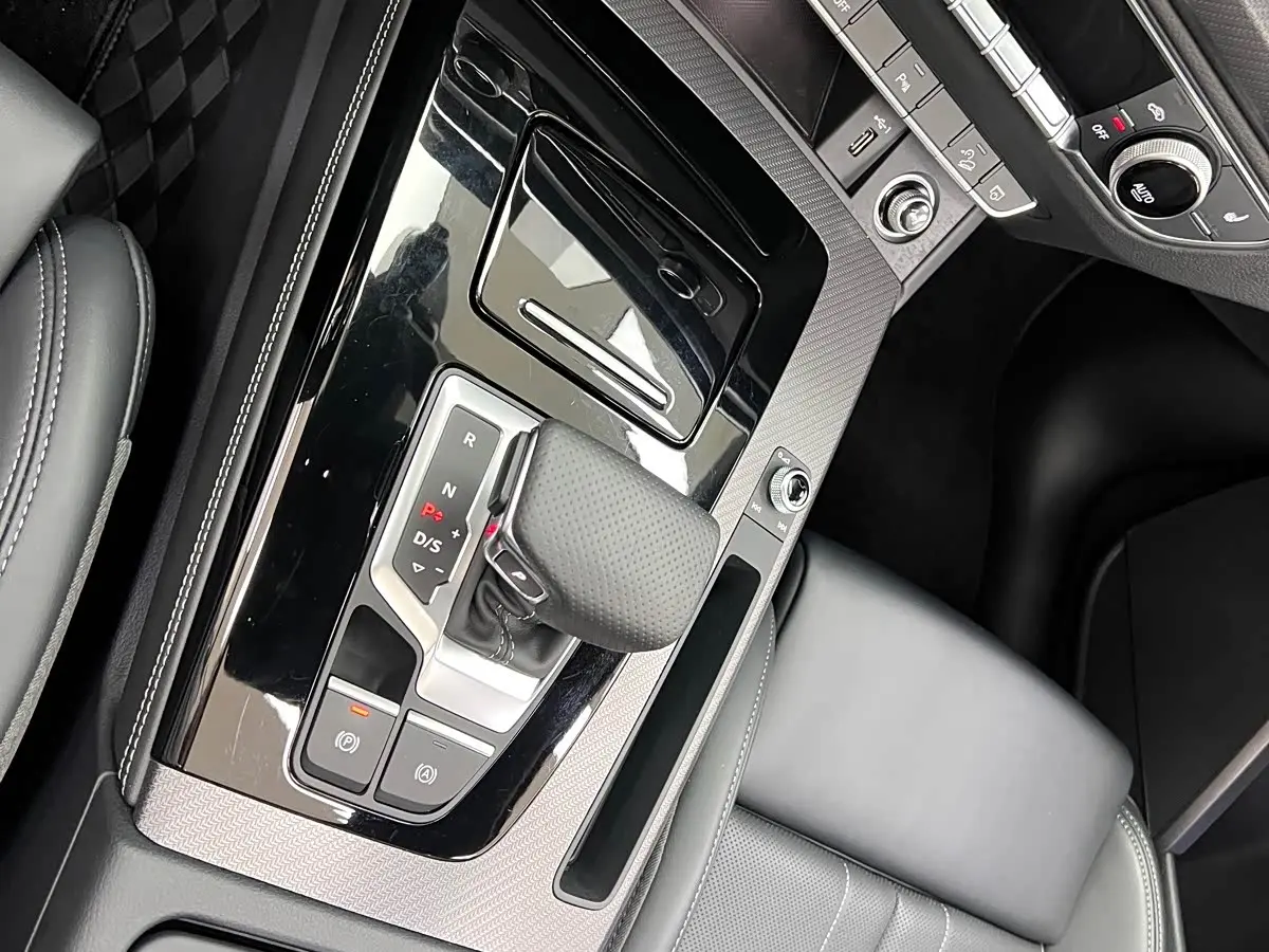 Audi Q5L 2025 — Şəkil 9/19