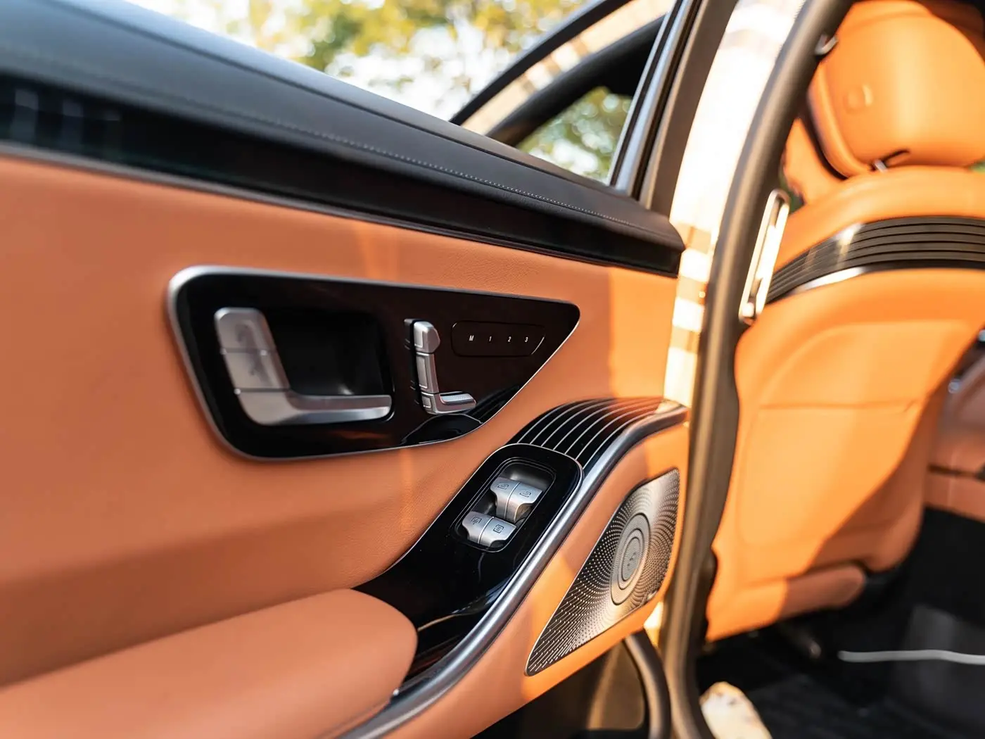 Mercedes-Benz S-Class 2023 — Photo 12/13