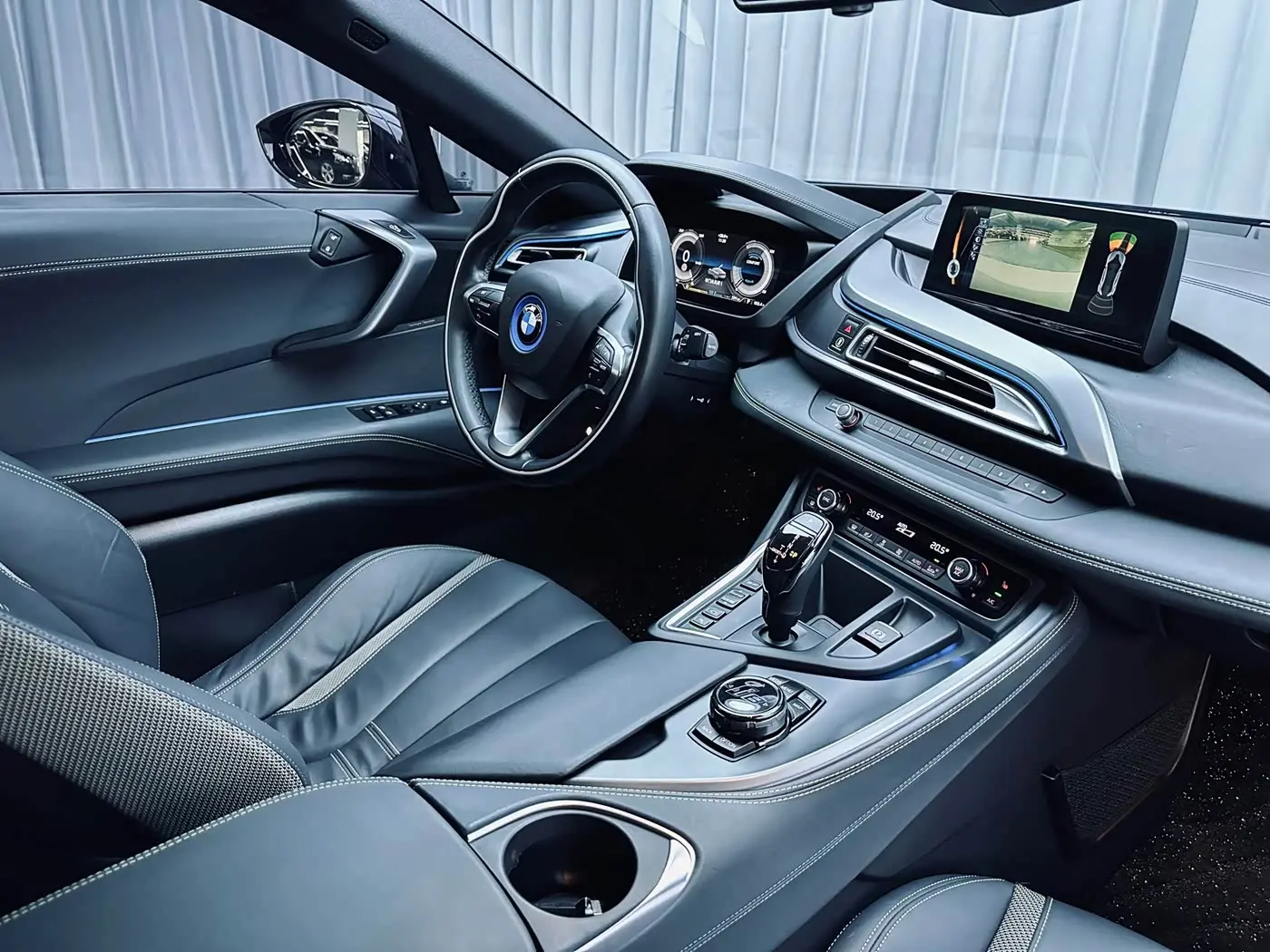 BMW i8 2019 — Фото 18/20
