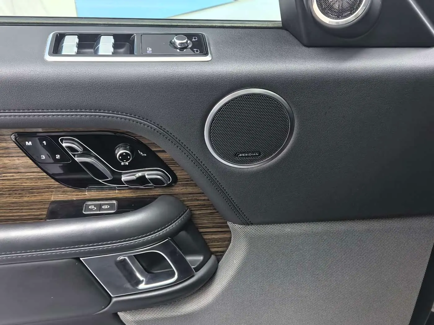 Land Rover Range Rover 2018 — Şəkil 12/19
