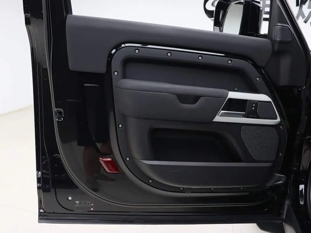 Land Rover Defender 2022 — Фото 6/20