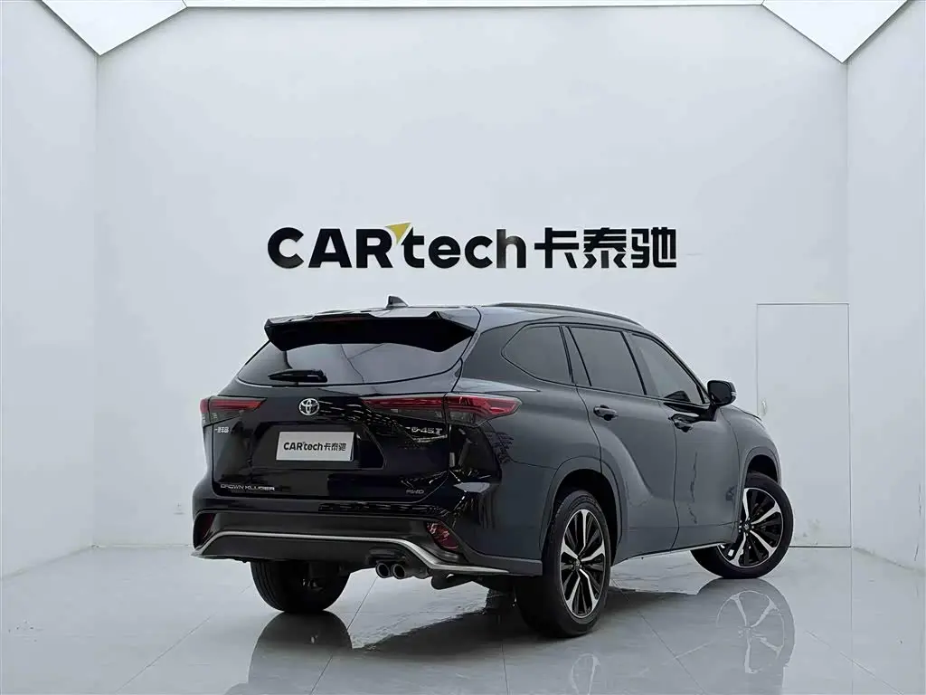 Toyota Crown Kluger 2023 — Photo 4/20