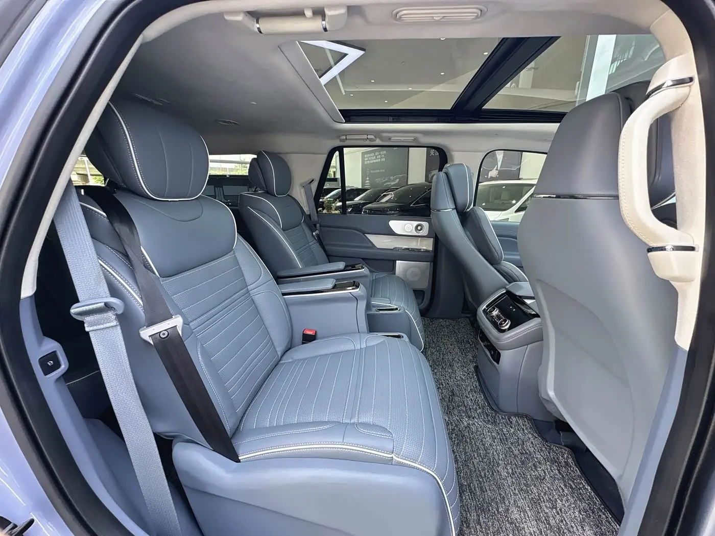 Lincoln Navigator 2022 — Photo 7/20